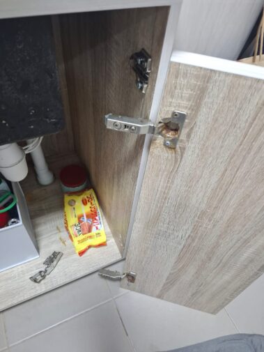 kitchen cabinet hinge replacement